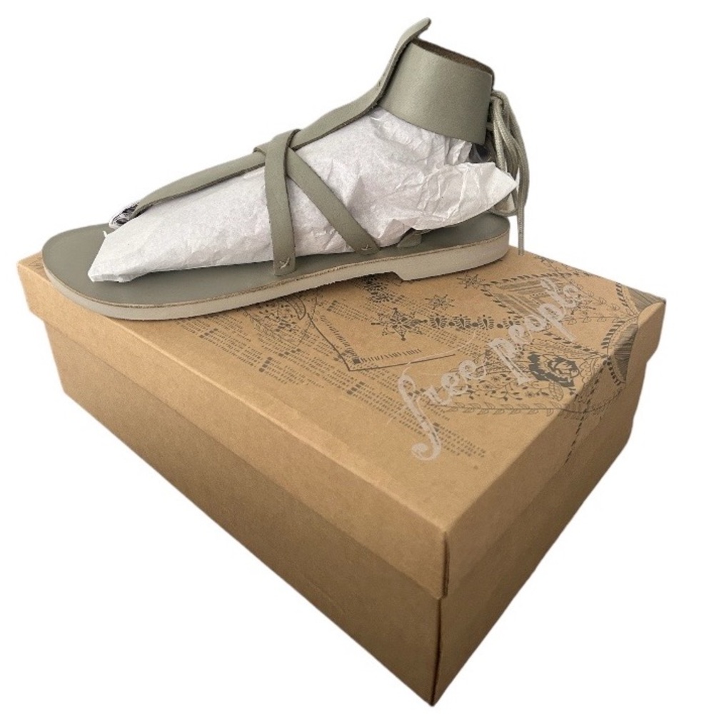 Free People NEW
Vacation Day
Strappy Leather
Wrap Sandals Sky size 41 US Size 10
